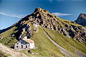 Rifugio Ospizio Sottile (2.480 m) sul Colle Valdobbia. Val Sesia 